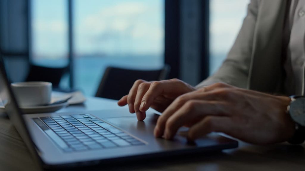 正社員は安定しているけれど...ストレスも多い