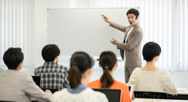 オートデスク認定トレーニングセンター（ATC）での研修風景（スマートフォン版）